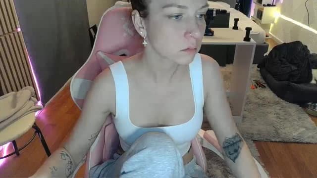 Gallery image thumbnail from Qi_ra's myfreecams stream on, 03/25/2026, 19:34 image 15 of 20