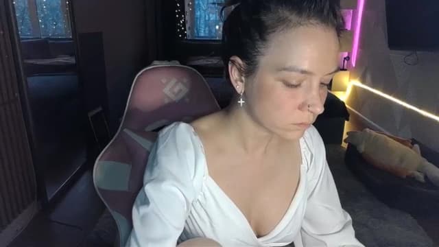 Gallery image thumbnail from Qi_ra's myfreecams stream on, 04/12/2026, 17:05 image 14 of 20