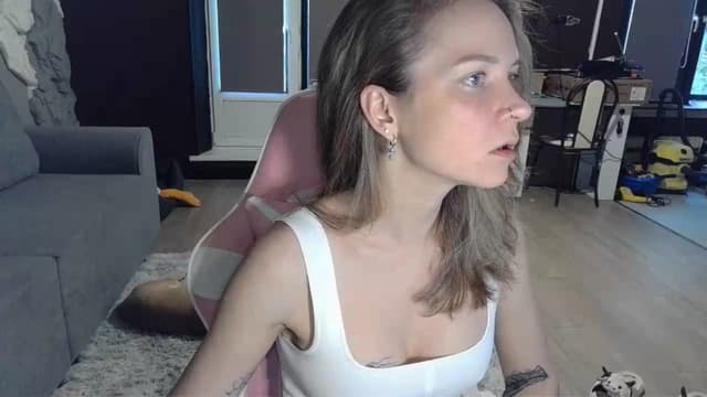 Gallery image thumbnail from Qi_ra's myfreecams stream on, 05/13/2026, 16:35 image 3 of 20