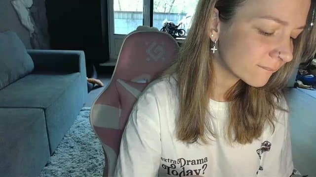 Gallery image thumbnail from Qi_ra's myfreecams stream on, 05/14/2026, 06:23 image 9 of 20