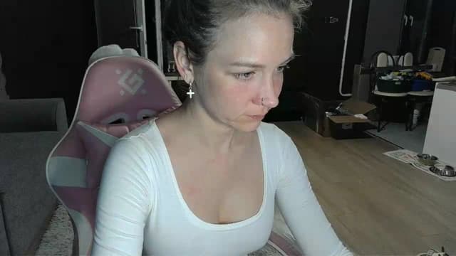 Gallery image thumbnail from Qi_ra's myfreecams stream on, 05/21/2026, 19:43 image 15 of 20