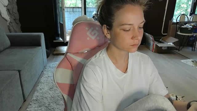 Gallery image thumbnail from Qi_ra's myfreecams stream on, 05/22/2026, 06:26 image 14 of 20