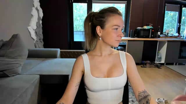 Gallery image thumbnail from Qi_ra's myfreecams stream on, 06/20/2026, 05:53 image 14 of 20