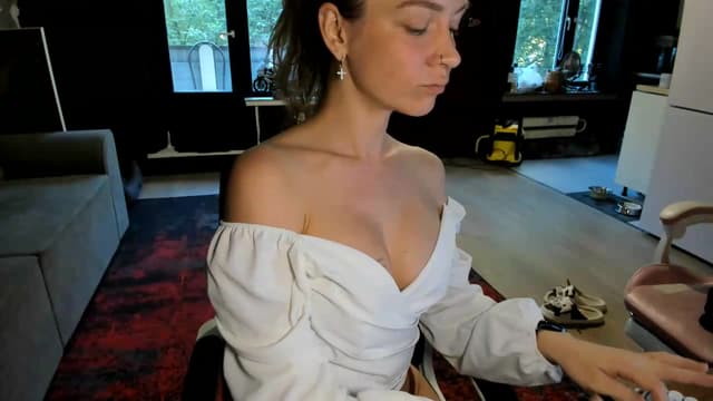 Gallery image thumbnail from Qi_ra's myfreecams stream on, 06/28/2026, 05:25 image 2 of 20