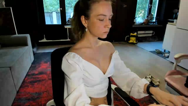 Gallery image thumbnail from Qi_ra's myfreecams stream on, 06/28/2026, 05:25 image 9 of 20