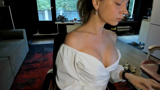 Gallery image thumbnail from Qi_ra's myfreecams stream on, 06/28/2026, 05:25 image 3 of 20