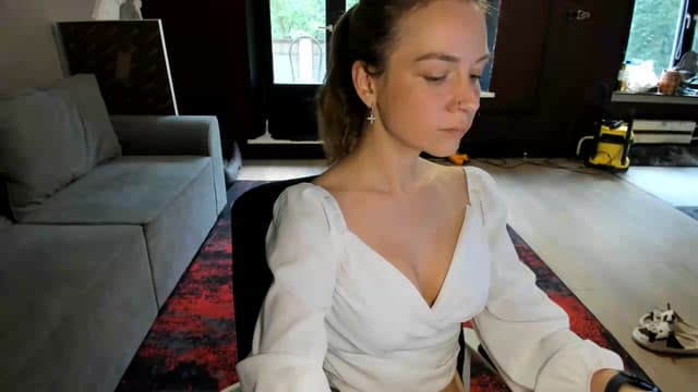 Gallery image thumbnail from Qi_ra's myfreecams stream on, 06/28/2026, 06:53 image 12 of 20