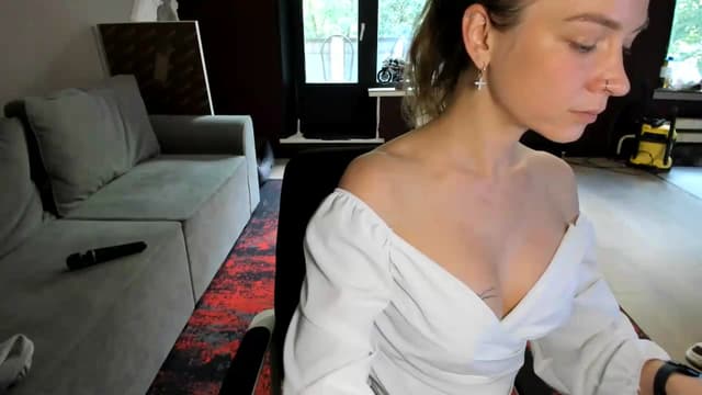 Gallery image thumbnail from Qi_ra's myfreecams stream on, 06/28/2026, 08:27 image 6 of 20
