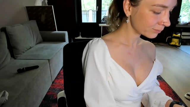 Gallery image thumbnail from Qi_ra's myfreecams stream on, 06/28/2026, 08:27 image 9 of 20