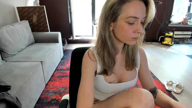 Gallery image thumbnail from Qi_ra's myfreecams stream on, 06/28/2026, 12:20 image 18 of 20