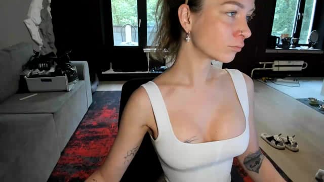 Gallery image thumbnail from Qi_ra's myfreecams stream on, 07/05/2026, 02:46 image 17 of 20
