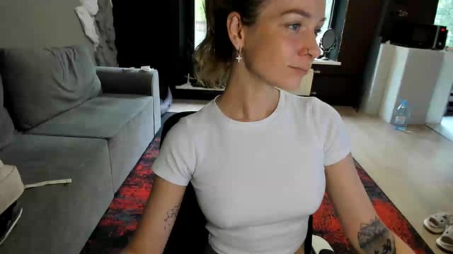 Gallery image thumbnail from Qi_ra's myfreecams stream on, 07/10/2026, 05:39 image 13 of 20