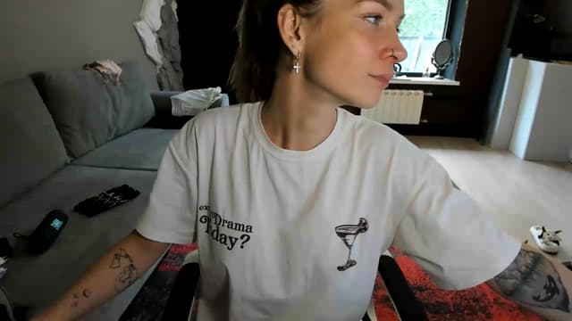 Gallery image thumbnail from Qi_ra's myfreecams stream on, 07/15/2026, 07:36 image 14 of 20