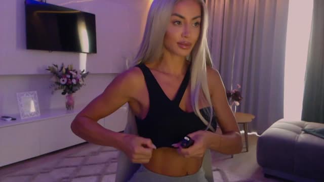 Gallery image thumbnail from Qu33n's myfreecams stream on, 09/21/2025, 05:44 image 1 of 20