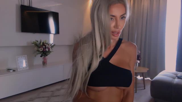 Gallery image thumbnail from Qu33n's myfreecams stream on, 09/21/2025, 07:13 image 10 of 20
