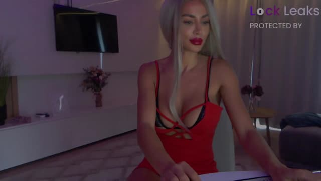 Gallery image thumbnail from Qu33n's myfreecams stream on, 10/04/2025, 09:13 image 1 of 20