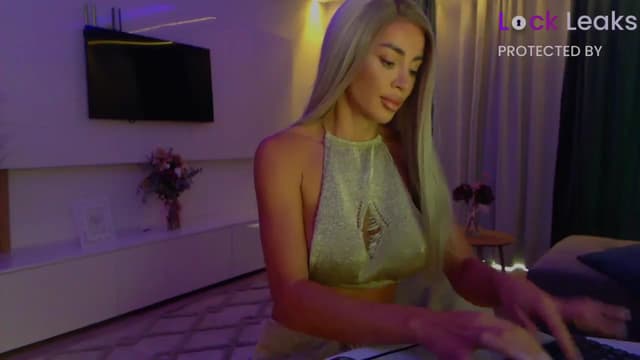 Gallery image thumbnail from Qu33n's myfreecams stream on, 10/11/2025, 06:32 image 5 of 20