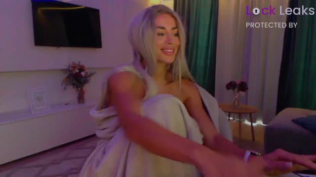 Gallery image thumbnail from Qu33n's myfreecams stream on, 10/11/2025, 10:54 image 12 of 20