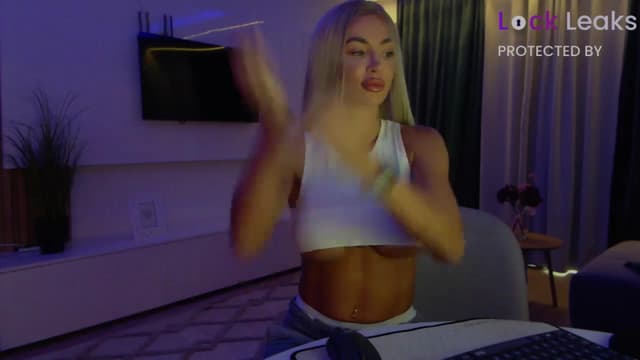 Gallery image thumbnail from Qu33n's myfreecams stream on, 10/15/2025, 06:51 image 15 of 20