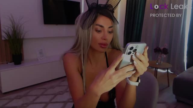 Gallery image thumbnail from Qu33n's myfreecams stream on, 11/01/2025, 08:51 image 6 of 20