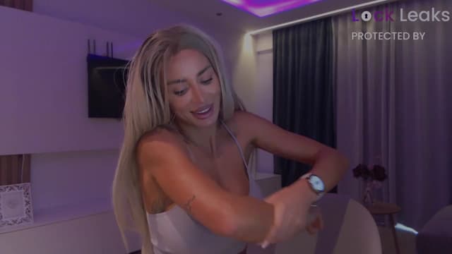 Gallery image thumbnail from Qu33n's myfreecams stream on, 11/08/2025, 13:21 image 14 of 20