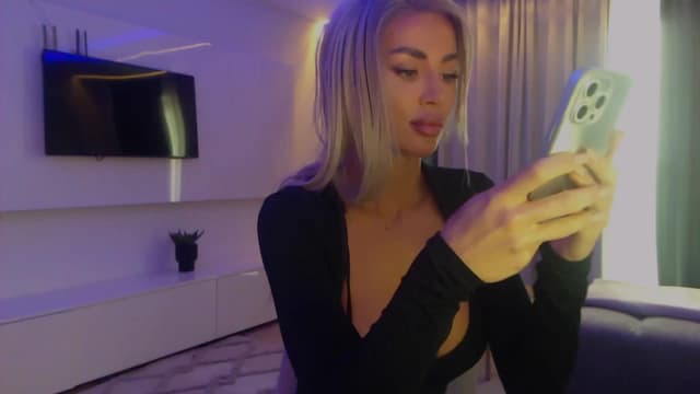 Gallery image thumbnail from Qu33n's myfreecams stream on, 01/06/2026, 09:03 image 17 of 20