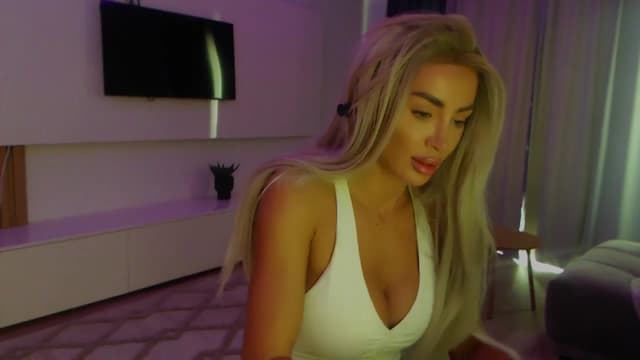 Gallery image thumbnail from Qu33n's myfreecams stream on, 01/10/2026, 10:59 image 20 of 20