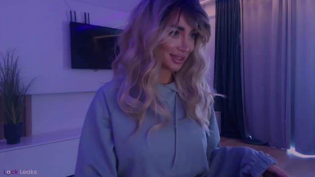 Gallery image thumbnail from Qu33n's myfreecams stream on, 03/10/2026, 08:32 image 1 of 20