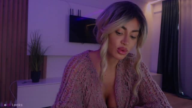Gallery image thumbnail from Qu33n's myfreecams stream on, 03/19/2026, 07:44 image 19 of 20