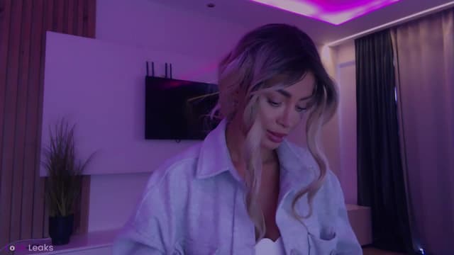 Gallery image thumbnail from Qu33n's myfreecams stream on, 03/24/2026, 08:46 image 4 of 20