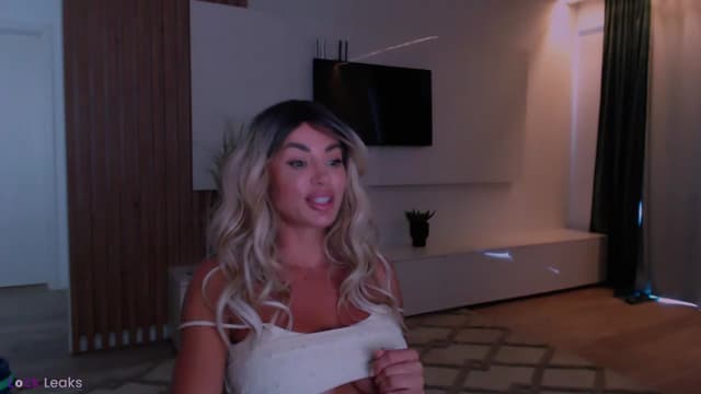 Gallery image thumbnail from Qu33n's myfreecams stream on, 06/27/2026, 10:35 image 8 of 20