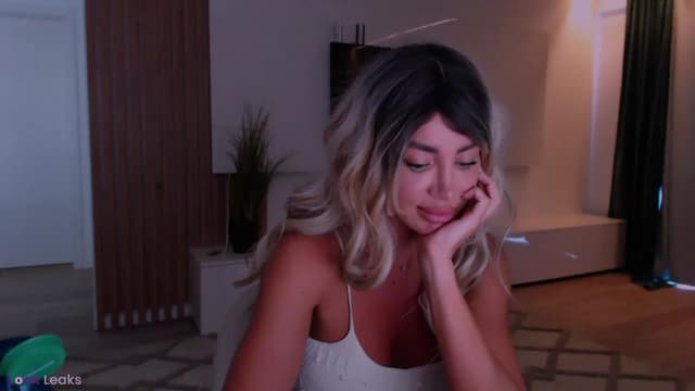 Gallery image thumbnail from Qu33n's myfreecams stream on, 06/27/2026, 10:35 image 3 of 20