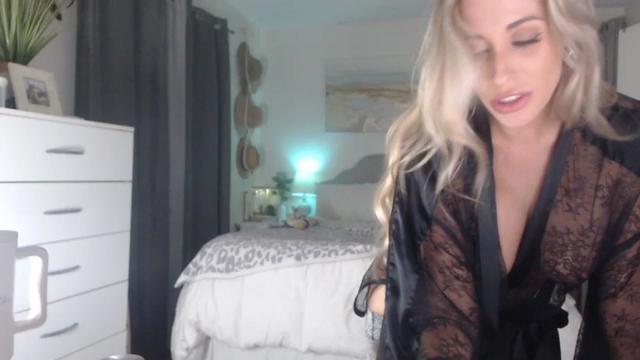 Gallery image thumbnail from Queen_bambii's myfreecams stream on, 07/17/2023, 07:43 image 11 of 20