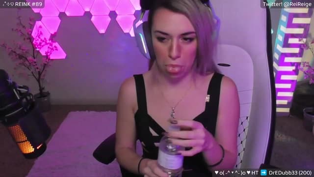 Gallery image thumbnail from Reige's myfreecams stream on, 03/31/2023, 08:32 image 4 of 20