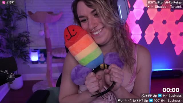 Gallery image thumbnail from Reige's myfreecams stream on, 05/03/2025, 11:08 image 5 of 20