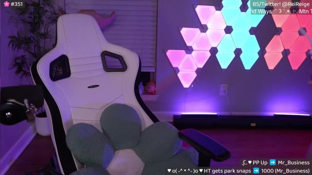 Gallery image thumbnail from Reige's myfreecams stream on, 05/28/2025, 09:05 image 5 of 20