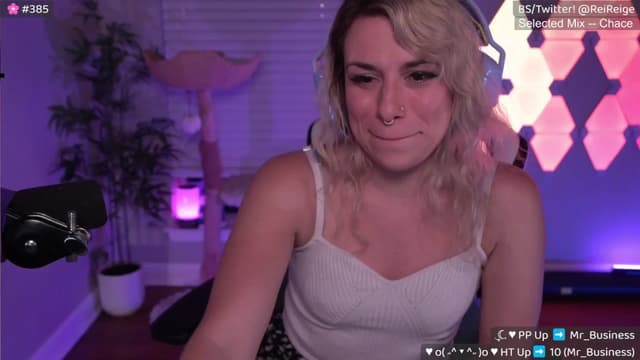 Gallery image thumbnail from Reige's myfreecams stream on, 05/31/2025, 09:15 image 3 of 20