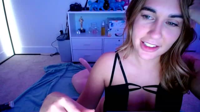 Gallery image thumbnail from Scout's myfreecams stream on, 12/15/2022, 06:41 image 16 of 20