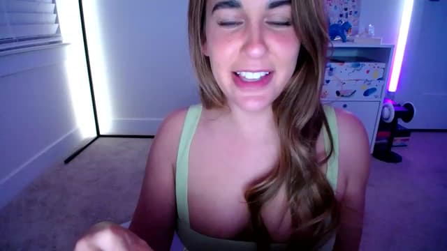 Gallery image thumbnail from Scout's myfreecams stream on, 03/18/2023, 04:50 image 6 of 20