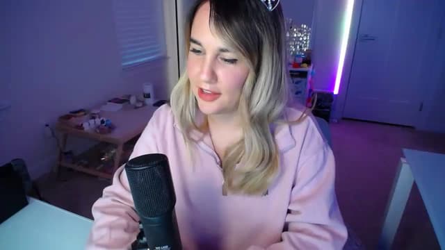 Gallery image thumbnail from Scout's myfreecams stream on, 03/13/2025, 24:01 image 19 of 20