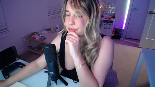 Gallery image thumbnail from Scout's myfreecams stream on, 03/20/2025, 01:38 image 15 of 20
