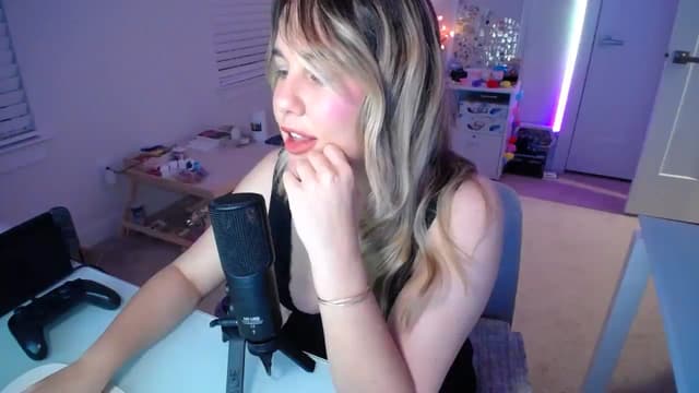 Gallery image thumbnail from Scout's myfreecams stream on, 03/20/2025, 01:38 image 8 of 20