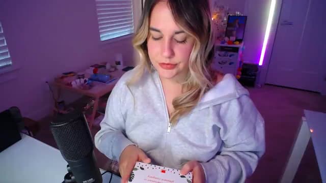 Gallery image thumbnail from Scout's myfreecams stream on, 03/27/2025, 24:03 image 19 of 20