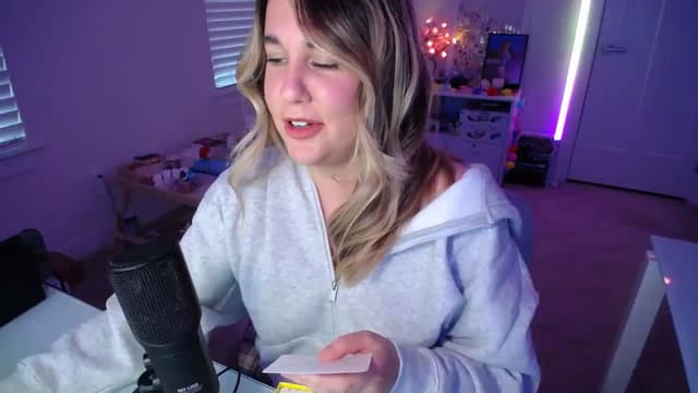 Gallery image thumbnail from Scout's myfreecams stream on, 03/27/2025, 24:03 image 17 of 20