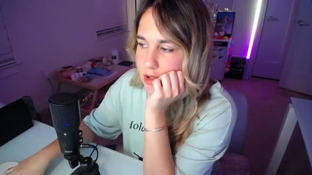 Gallery image thumbnail from Scout's myfreecams stream on, 04/03/2025, 01:33 image 14 of 20