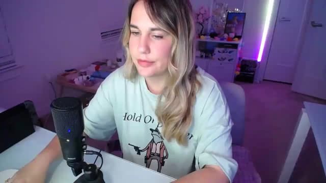 Gallery image thumbnail from Scout's myfreecams stream on, 04/03/2025, 01:33 image 19 of 20