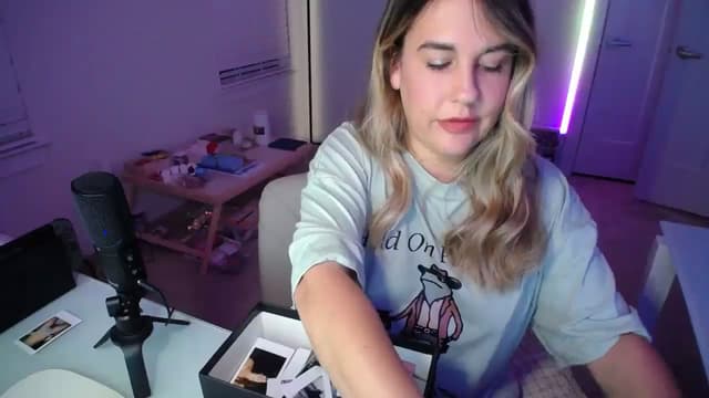 Gallery image thumbnail from Scout's myfreecams stream on, 04/03/2025, 01:33 image 9 of 20