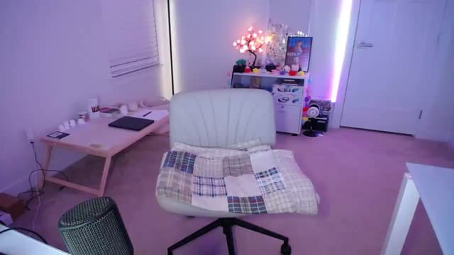 Gallery image thumbnail from Scout's myfreecams stream on, 09/27/2025, 02:44 image 17 of 20