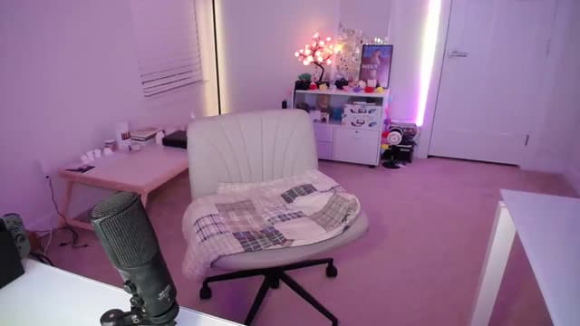 Gallery image thumbnail from Scout's myfreecams stream on, 12/13/2025, 04:04 image 19 of 20