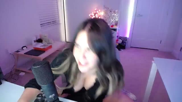 Gallery image thumbnail from Scout's myfreecams stream on, 04/11/2026, 02:39 image 2 of 20